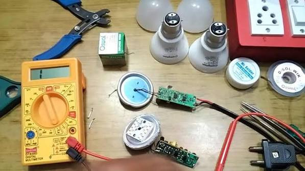 عیبیابی چراغهای LED؛ چه زمانی تعمیر کنیم و چه زمانی تعویض کنیم؟